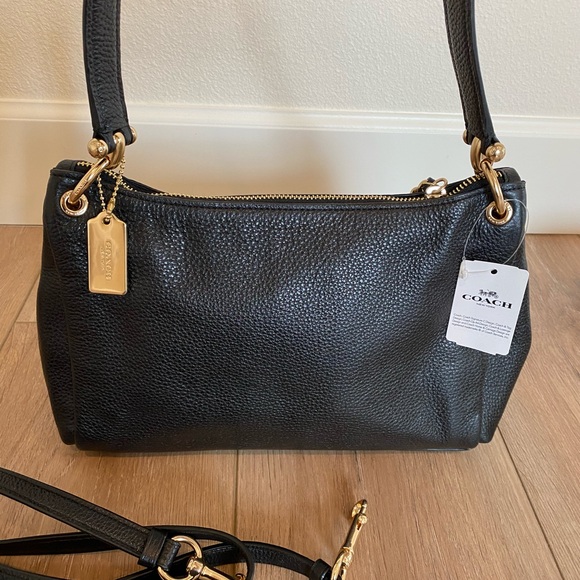 SMALL MIA SHOULDER BAG (COACH F73196)
BLACK/GOLD
COACH STYLE # F73196 - Picture 4 of 12